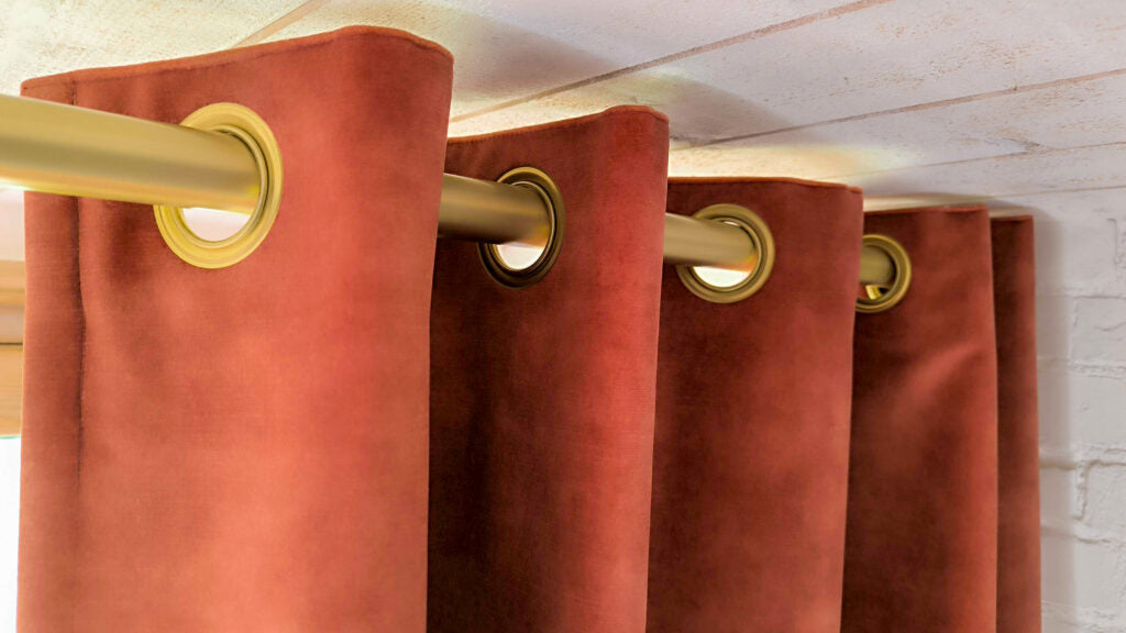 Tringles et rails sur mesure : l'art de sublimer vos rideaux