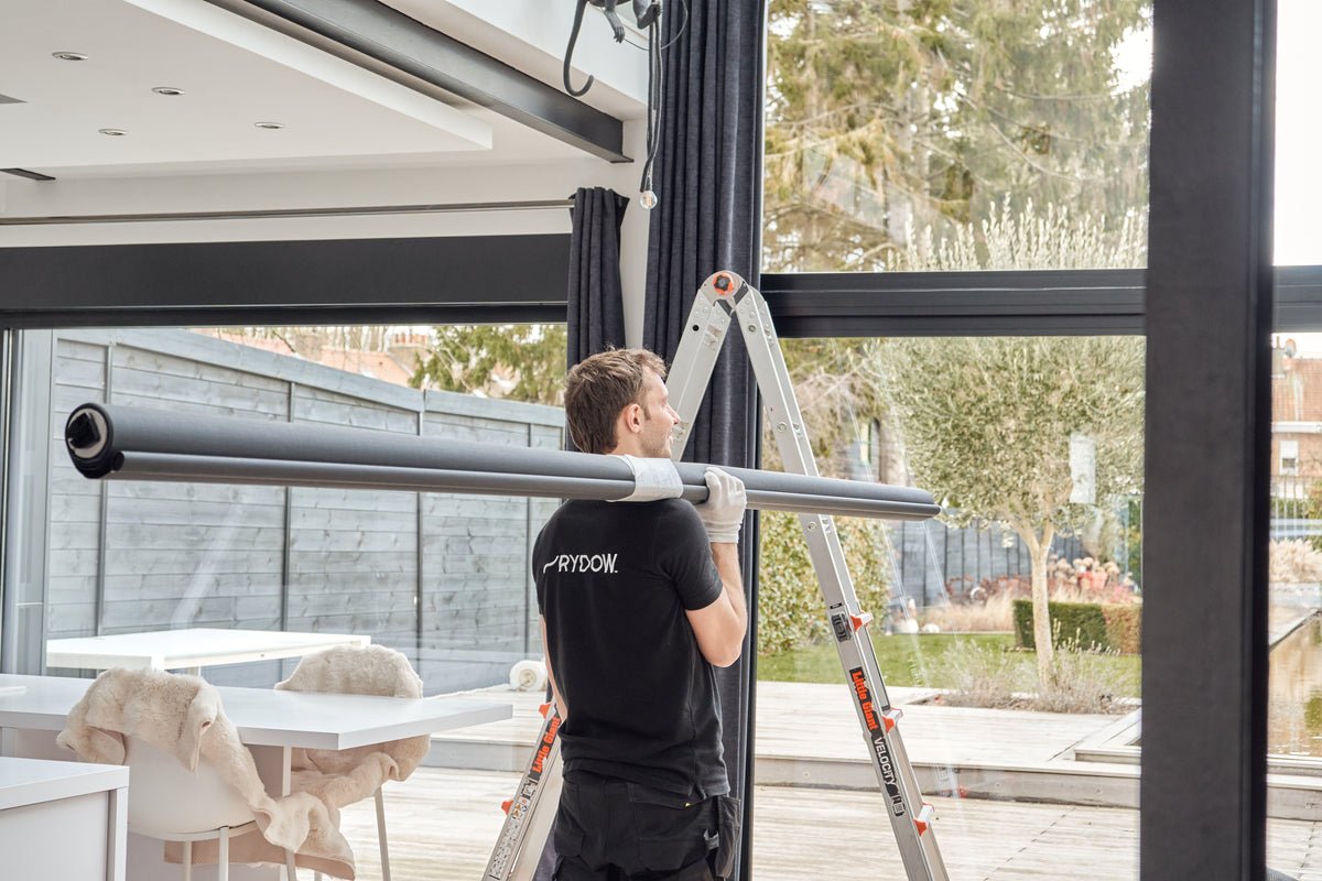 Habiller une grande baie vitrée : trouver l’équilibre entre lumière et intimité
