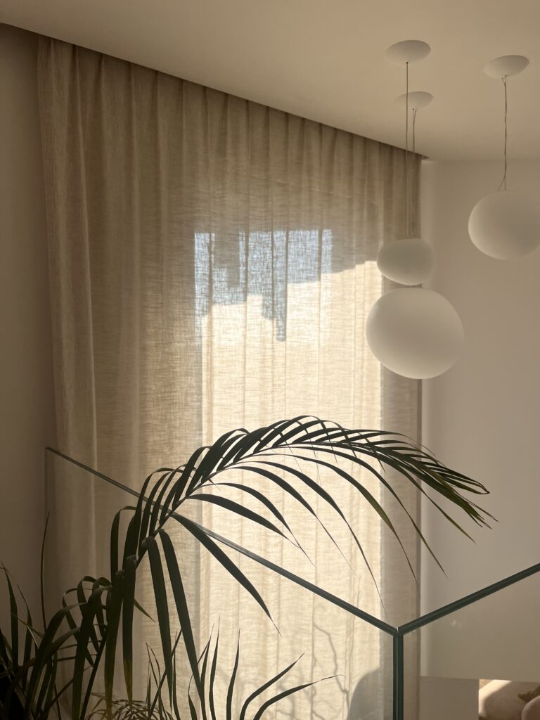 Les tendances de rideaux et stores sur mesure pour le printemps / été 2025 !