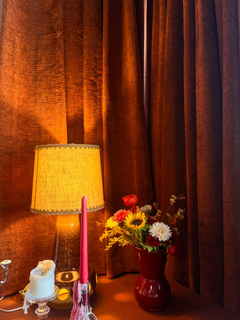 Les rideaux colorés : sublimer votre décoration intérieure grâce au sur-mesure !