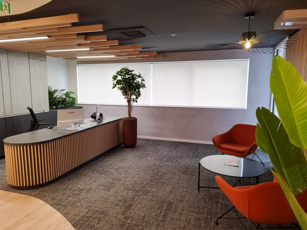 Rideaux et stores dans vos espaces de travail : les 6 avantages du sur mesure avec RYDOW. !