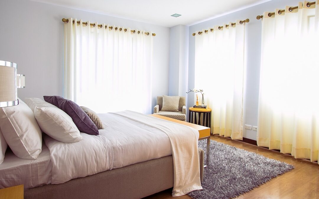 Stores ou rideaux : que choisir pour votre intérieur ?